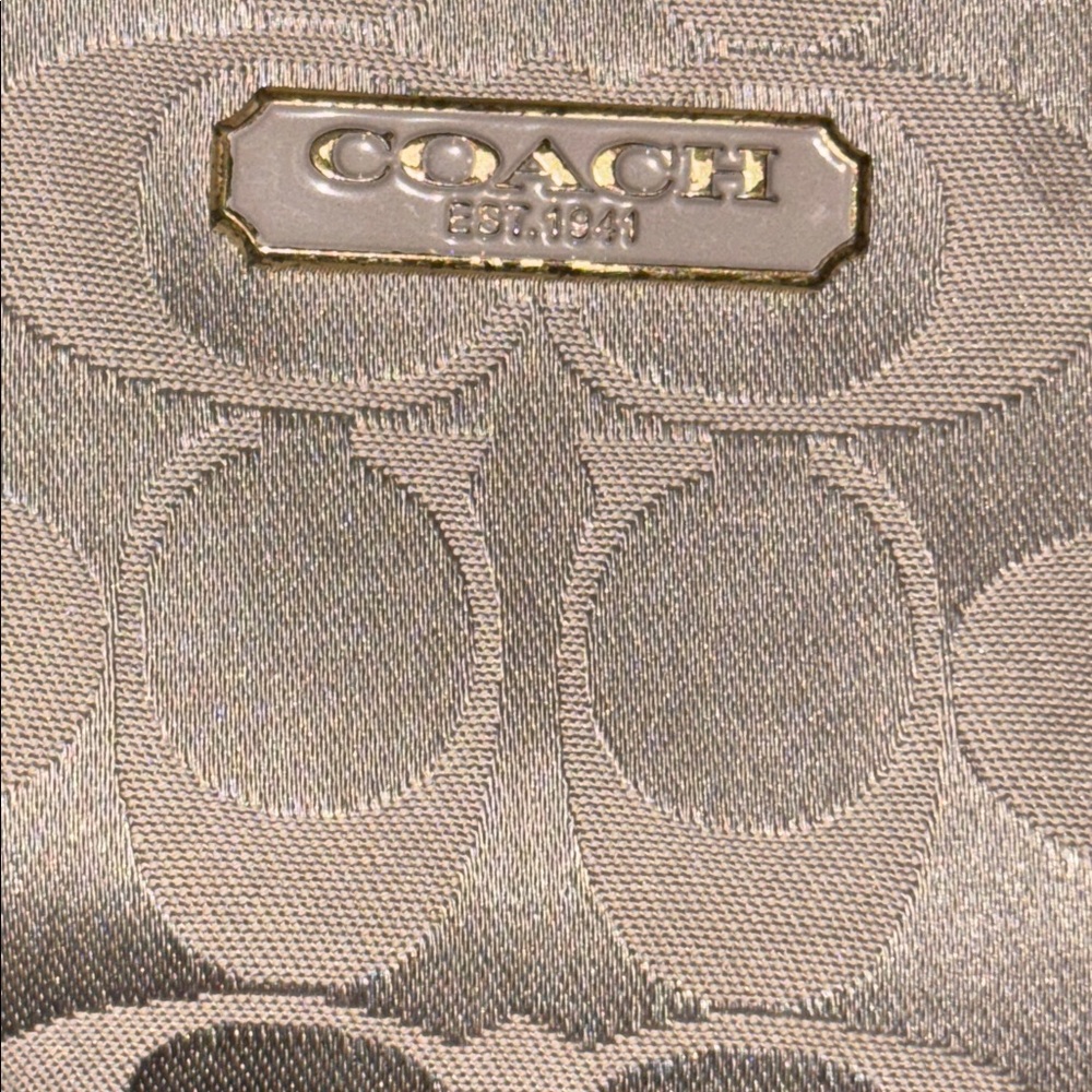 Coach Limited Edition Estée
Lauder Zip Around Cosmetic Bag
D1082-B903 - Picture 3 of 6